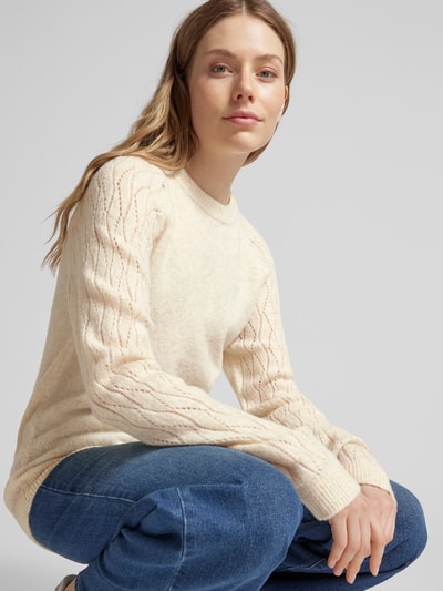 Pieces Regular Fit Strickpullover mit Wollanteil und Lochstrick-Ärmel Modell 'OLGA' Offwhite 3