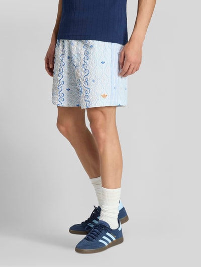 adidas Originals Relaxed Fit Shorts aus Seersucker Hellblau 3