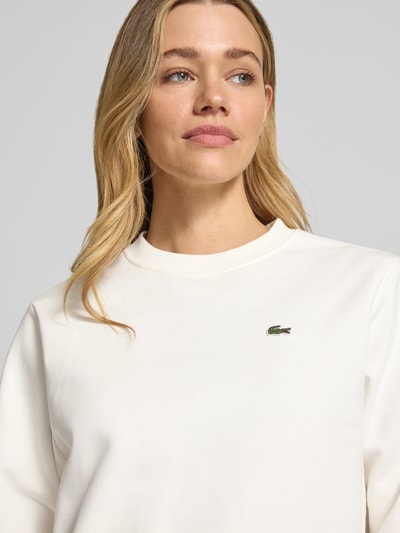 Vrouwenmodel draagt Relaxed Fit Sweatshirt uit zuivere katoen van Lacoste Sport, uni-look, logo-stiksel, crewneck, langemouw, geribde boorden, sweatstructuur, Nahaufnahme bovenlichaam.
