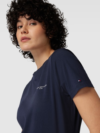 Tommy Hilfiger T-Shirt mit Label-Print Modell '1985' Marine 3