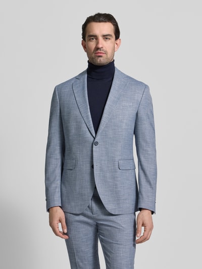 Männermodel trägt Regular Fit Anzug aus Viskose-Mix Modell 'Dalotti' von CINQUE in Hellblau mit Reverskragen, Ganzkörperansicht von vorne.