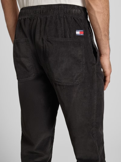 Tommy Jeans Spodnie sztruksowe o kroju tapered fit z czystej bawełny model ‘ISAAC’ Czarny 3