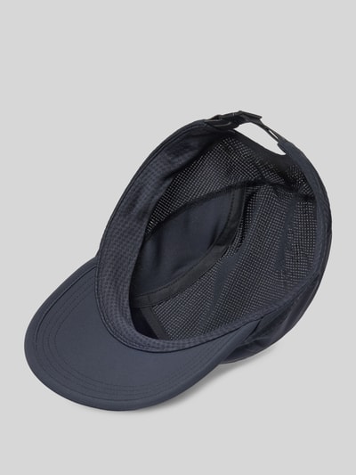 Produktfoto, Cap mit Logo-Print Modell 'SENSE AERO' von Salomon aus Elastischer-Material-Mix, dunkle Farbe, strukturierte Innenseite, Strapback