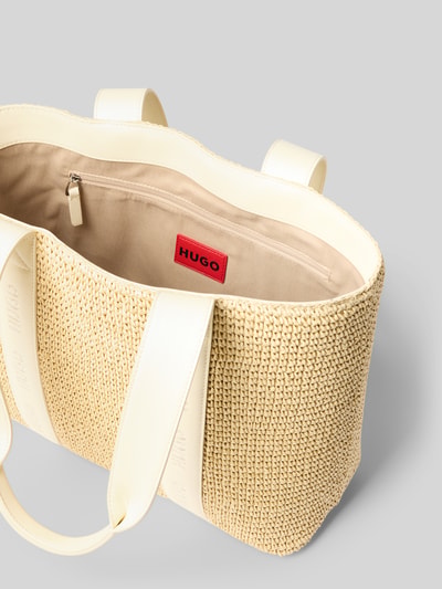 Produktfoto, Henkeltasche in Bast-Optik Modell 'BECKY' von HUGO in Beige mit Webstruktur, Hauptfach und Label-Tape auf hellem Grund