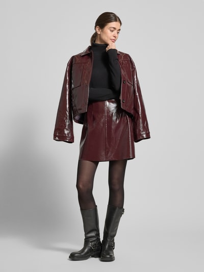 Neo Noir Minirock mit Bundfalten Modell 'Hemie' Bordeaux 1