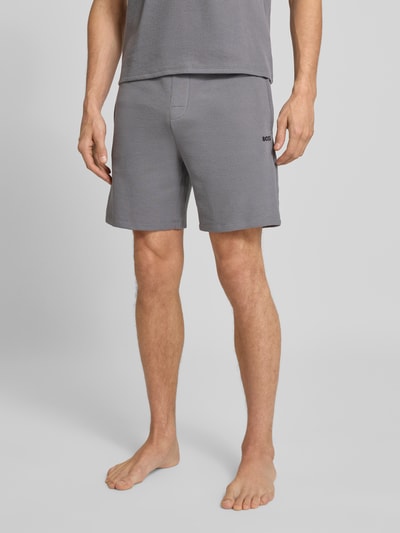 BOSS Regular Fit Sweatshorts aus Baumwoll-Mix Modell 'WAFFLE' Dunkelgrau 4
