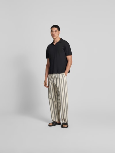 Officine Générale Poloshirt mit V-Ausschnitt Black 1