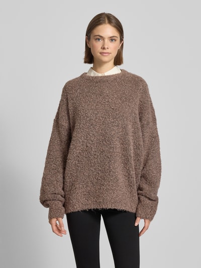 REVIEW Strickpullover in Bouclé-Optik Dunkelbraun Melange 4