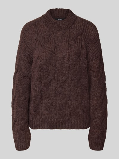Produktfoto, brauner Strickpullover mit Zopfmuster, runde Form und grober Textur, Regular Fit Pullover mit Rundhalsausschnitt Modell 'MAYBE' von VERO MODA, Damen Pullover