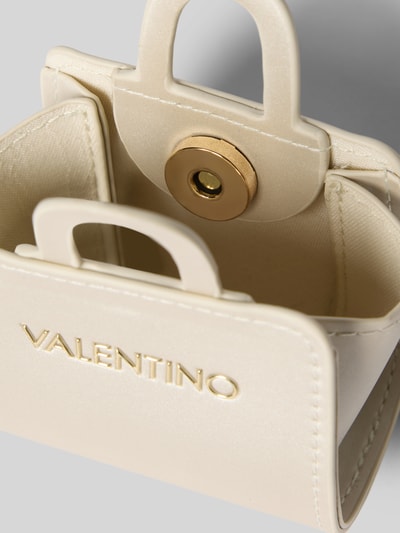 Produktfoto, Handtasche mit Tragehenkel Modell 'AURUM' von VALENTINO BAGS, kremowy kolor, gładka faktura, złota aplikacja z logo marki, główna komora z magnetycznym zapięciem
