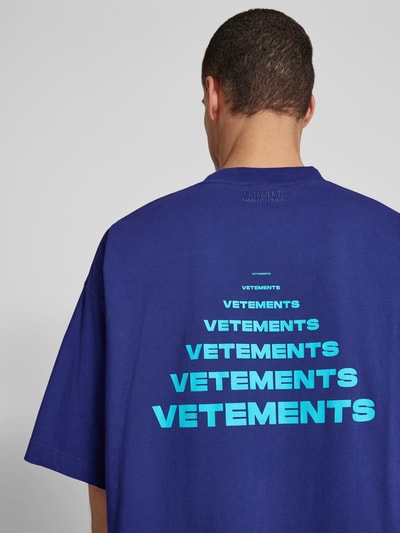 VETEMENTS Oversized T-Shirt mit Label-Print Royal 3