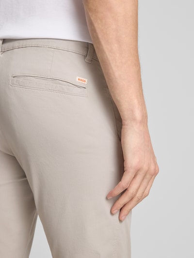 BOSS Orange Chinos o kroju slim fit z mieszanki bawełny Piaskowy 3