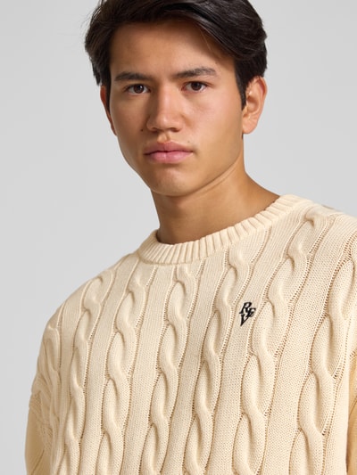 REVIEW Sweter z dzianiny ze ściegiem warkoczowym i wyhaftowanym logo Écru 3