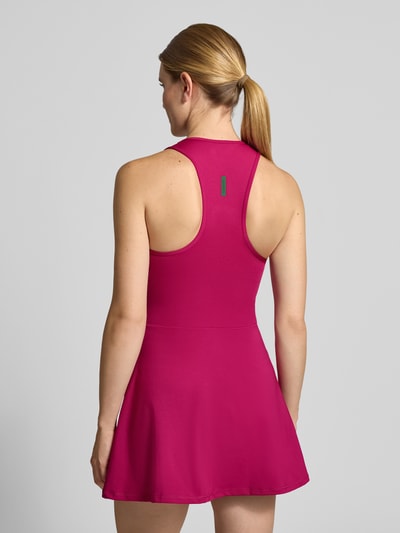 Vrouwenmodel draagt felroze Ausgestelltes Sport-Kleid met Separate Innenhose van Lacoste, Dames Sport-Kleid, volle lichaamsaanzicht achterkant.