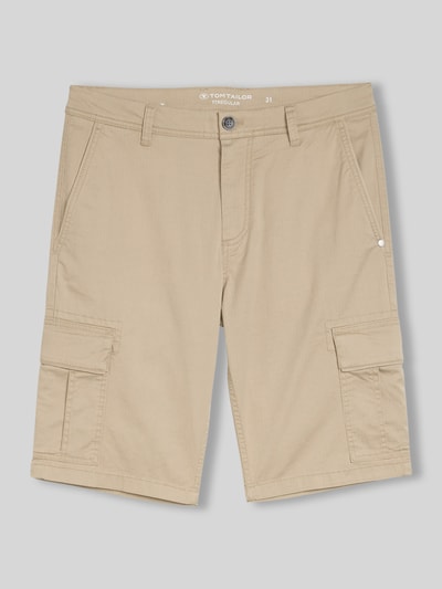 Produktfoto, Regular Fit Cargoshorts aus Baumwoll-Mix von Tom Tailor, Optik: Unifarben, Strukturiert mit Label-Patch und Cargotaschen, Materialverarbeitung: Piqué