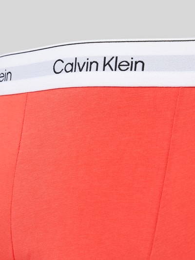 Produktfoto, Trunks aus Baumwoll-Mix im 3er-Pack von Calvin Klein Underwear in Rot mit elastischem Logo-Bund und enganliegender Passform.
