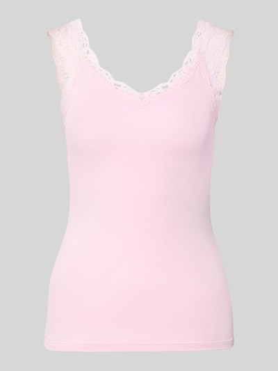 Produktfoto, unifarbenes Slim Fit Tank Top aus Viskose-Mix Modell 'BARBERA LACE' von Pieces, hellrosa Jersey mit Spitzen-Details.