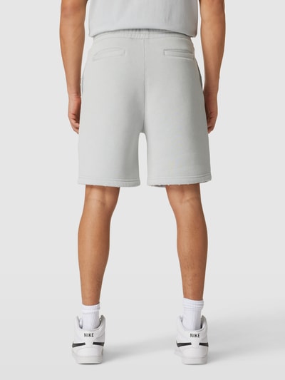 KARL KANI Sweatshorts mit Eingrifftaschen Modell 'destro' Hellblau 5