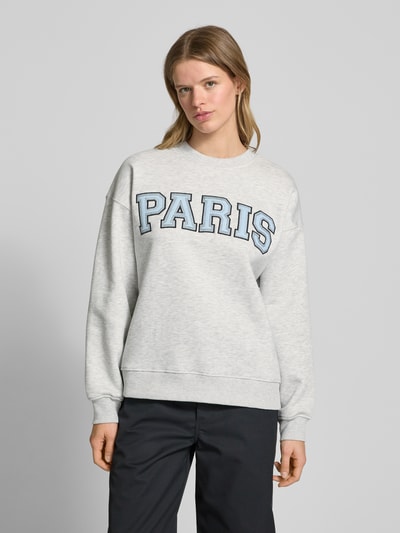 Gina Tricot Oversized Sweatshirt mit Label-Stitching Hellgrau Melange 4