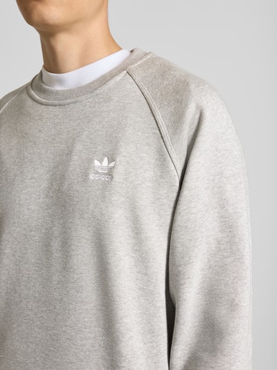 adidas Originals Bluza z wyhaftowanym logo Jasnoszary melanż 3