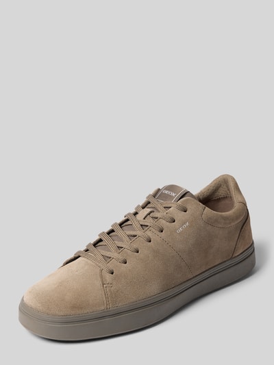 Produktfoto, Sneaker aus echtem Leder Modell 'Baltimoore' von Geox in Beige, abgerundete Passform, Logo-Prägung, strukturierte Oberfläche