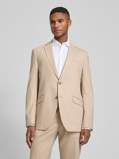 Männermodel trägt Regular Fit Anzug mit Viskose-Anteil von HECHTER PARIS in Beige mit Reverskragen, Doppelknopfleiste, Ganzkörperansicht von vorne.