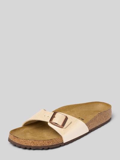 Produktfoto, Slipper mit offener Ferse Modell 'Madrid' von Birkenstock in Beige, abgerundete Passform, 3 cm Absatz, Logo-Detail sichtbar.