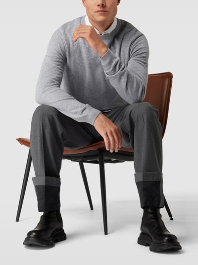 Christian Berg Men Kaschmir Pullover mit geripptem Rundhalsausschnitt Mittelgrau meliert 1