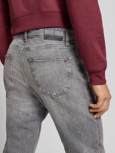 Tommy Jeans Straight fit jeans van katoenmix Middengrijs - 3