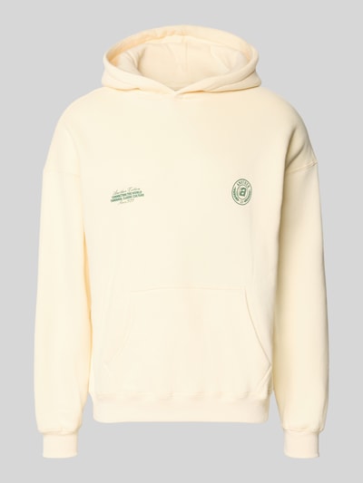 Produktfoto, cremefarbener Hoodie mit Logo-Prints Modell 'Sunday Miles' von ANOTHER COTTON LAB aus Baumwoll-Mix, Loose Fit, Känguru-Tasche.