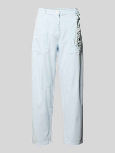 Productfoto, lichtblauwe Relaxed Fit Jeans uit Lyocell-mix van Cambio met knoop- en ritssluiting, steek- en achterzakken, tailleband met geknoopt doek, verkorte pasvorm, elastisch Lyocell-katoen.