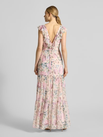 Frauenmodel trägt Abendkleid mit Volantsaum und V-Ausschnitt von Swing, geblümter Chiffon, Maxikleid, tailliert, Ganzkörperansicht Rückansicht.