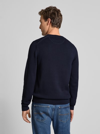 s.Oliver RED LABEL Regular Fit Strickpullover aus reiner Baumwolle mit Label-Stitching Dunkelblau 5