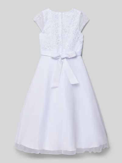 Produktfoto, weißes Midikleid mit Rundhalsausschnitt von DANAMADE, taillierter Schnitt, Nahtreißverschluss, Schleifen-Detail, blickdichtes Unterkleid, Rückenlänge 97 cm bei Größe 134, Ärmellänge 9 cm, zarte Textur mit floralen Mustern.