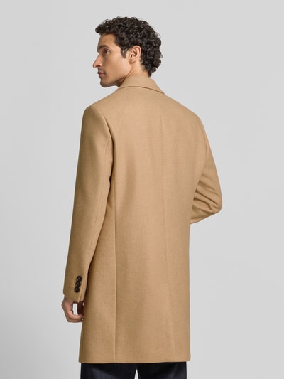 Männermodel trägt Mantel mit einreihiger Knopfleiste von BOSS, unifarben, Longline, Wollmix, Rückansicht, Ganzkörperansicht.