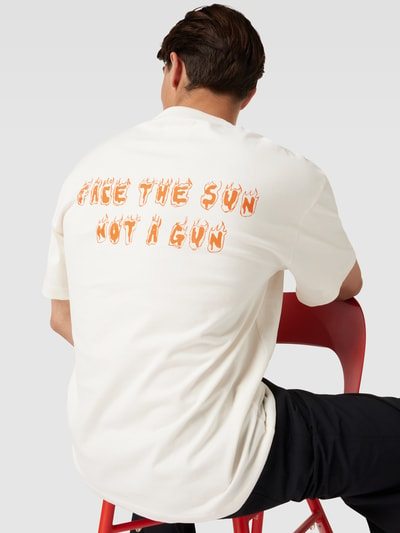 PEQUS T-Shirt mit Label-Print Modell 'Face The Sun' Offwhite 3