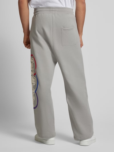 Low Lights Studios Straight Leg Sweatpants mit Label-Print Modell 'Three Ring' Hellgrau 5