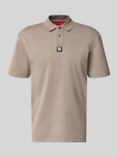 Produktfoto, Regular Fit Poloshirt mit Logo-Patch von HUGO, Optik: Unifarben, Kragenform: Polokragen, Kurzarm, Material: Reine Baumwolle