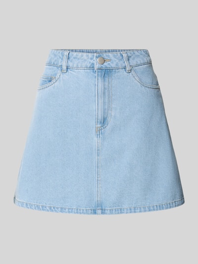 Productfoto, lichtblauwe A-lijn dames jeansrok van Pieces, model 'A-Linie Jeansrock aus Baumwoll-Mix mit Viskose-Anteil Modell 'ABBI', denimlook, mix van viscose en katoen, minilengte, 5-pocketmodel, riemlussen, knoop- en ritssluiting, twill materiaalverwerking.
