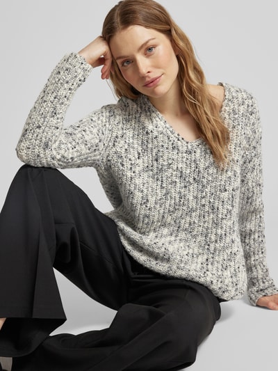 Christian Berg Woman Strickpullover mit V-Ausschnitt Hellgrau Melange 3