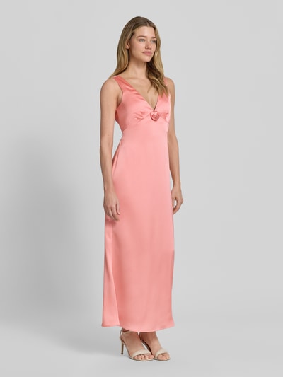 VERO MODA Schmales Abendkleid mit Rosen-Applikation Modell 'GIANNA' Koralle 1
