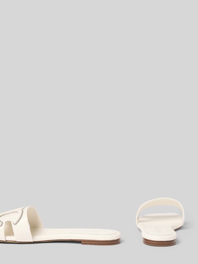 Produktfoto, Sandalen mit Logo-Detail von Marc Cain Bags & Shoes in Creme mit glatter Sohle, Gerade Passform, offene Ferse, Absatzhöhe 1 cm, Schaftweite 6 cm