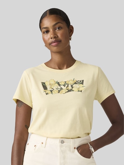 Levi's® Koszulka z nadrukiem logo, krój regular fit Pastelowy żółty 1
