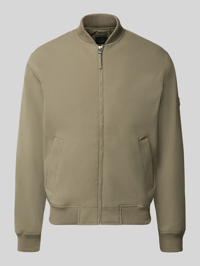 Produktfoto, Bomberjacke mit Reißverschluss und Eingrifftaschen von JACK & JONES Premium, kolor oliwkowy, krój regular fit, stójka, szerokość w rozmiarze M: 60 cm, długość tyłu w rozmiarze M: 66 cm, szerokość ramion w rozmiarze M: 42 cm, długość rękawa w rozmiarze M: 68 cm, gładka faktura