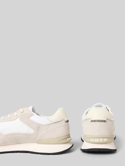 Produktfoto, Sneaker aus Leder-Mix Modell 'City' von HOFF mit abgerundeter Passform, Logo-Detail, Schnürverschluss und profilierter Sohle, Beige und Weiß, Absatzhöhe 4 cm, Schafthöhe 9 cm, Schaftweite 8 cm.