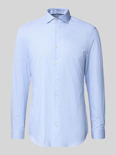 Produktfoto, Slim Fit Business-Hemd mit Kentkragen von Jake*s aus reiner Baumwolle, weiß-blau gestreift, Knopfleiste, glatte Textur