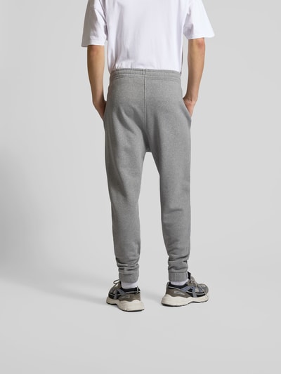 MAISON KITSUNÉ Sweatpants aus reiner Baumwolle Mittelgrau Melange 5