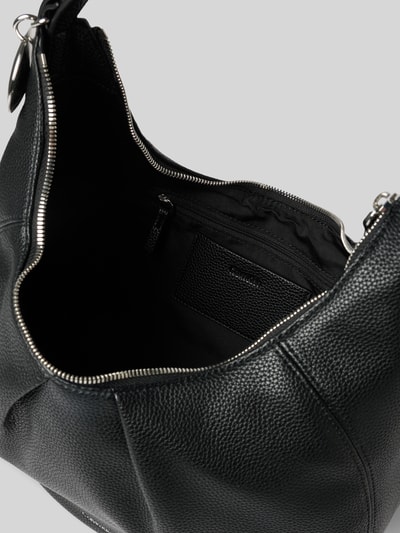Produktfoto, schwarze Henkeltasche mit Label-Detail von CK Calvin Klein mit strukturierter Oberfläche und silbernem Reißverschluss, Damen Henkeltasche