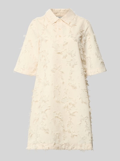 Produktfoto, Minikleid mit kurzer Knopfleiste Modell 'Mialle' von mbyM in Creme mit Strukturmuster, Gerader-Schnitt, Polokragen