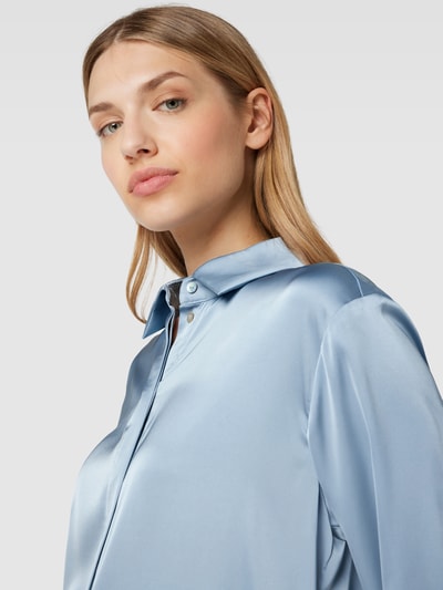 Christian Berg Woman Selection Bluse in Satin-Optik mit verdeckter Knopfleiste Rauchblau 3